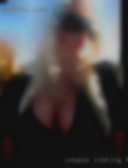 Couple looking for woman naked women.